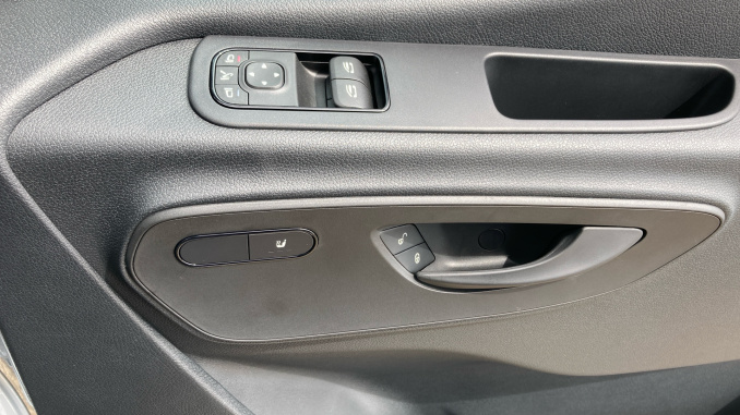 Mercedes-Benz Sprinter E314 L2 Electric Rwd 100kW 81kWh Pro Van Auto - Image 32